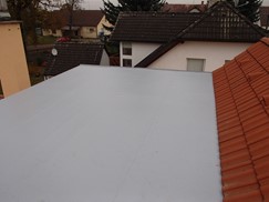 Střecha přístaby rodinného domu z PVC fólie