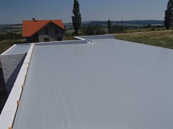 Izolace střechy rodinného domu ve Vochově z PVC fólie